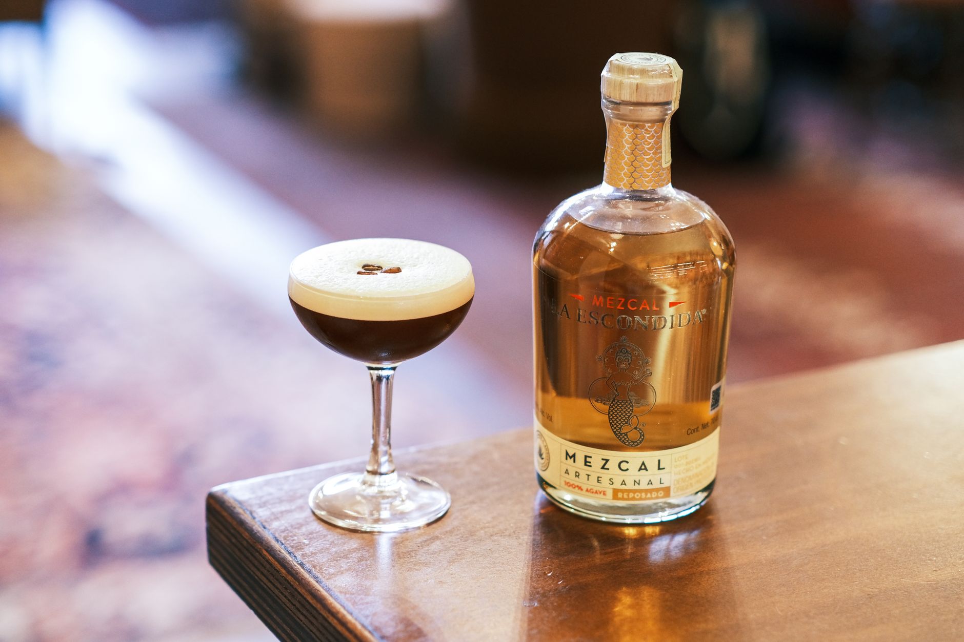 Cocktails au mezcal et bases à connaître avant de secouer le shaker — cocktails au mezcal boissons colorées