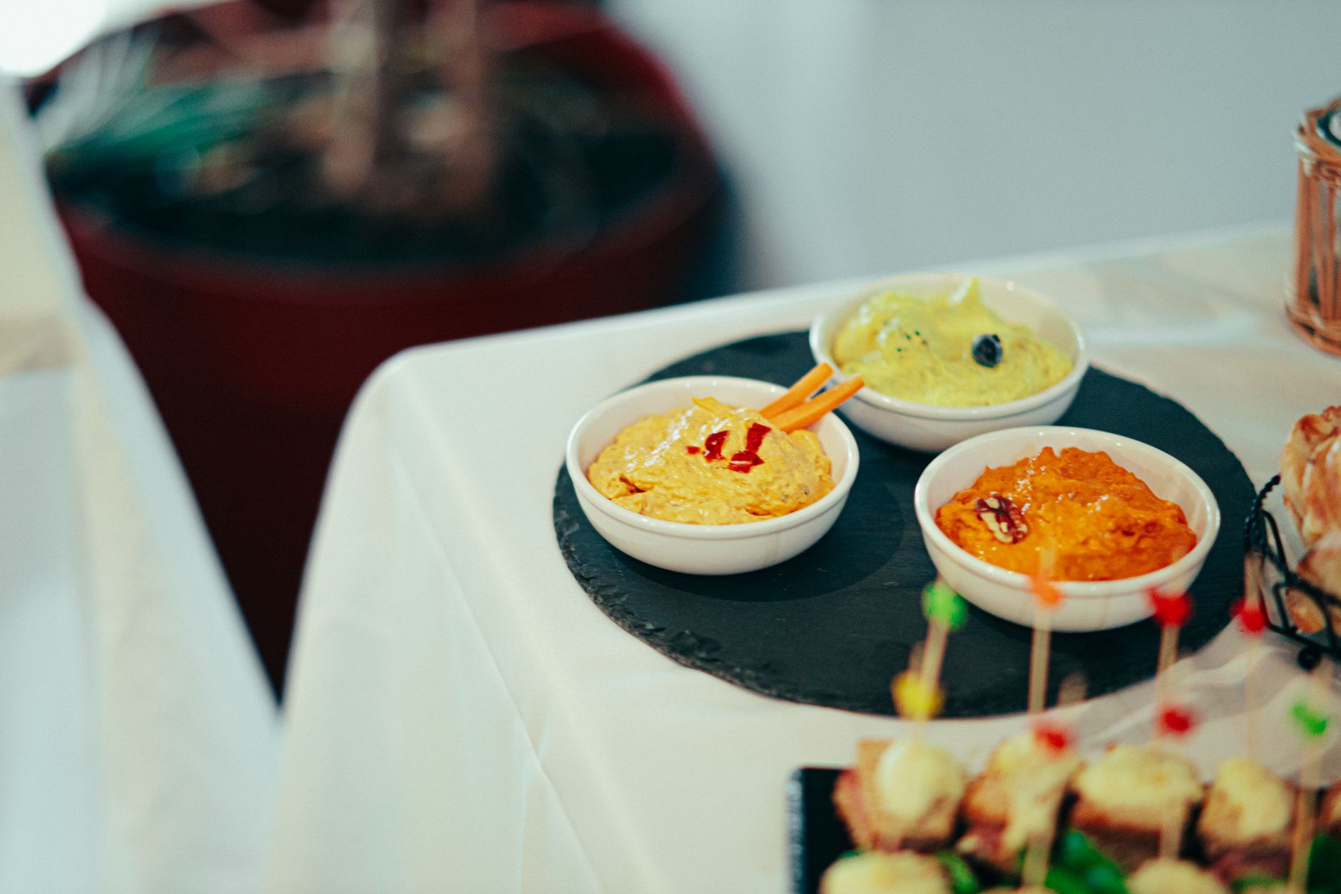 Apéritif froid à préparer à — plateau d'apéritifs froids avec dips