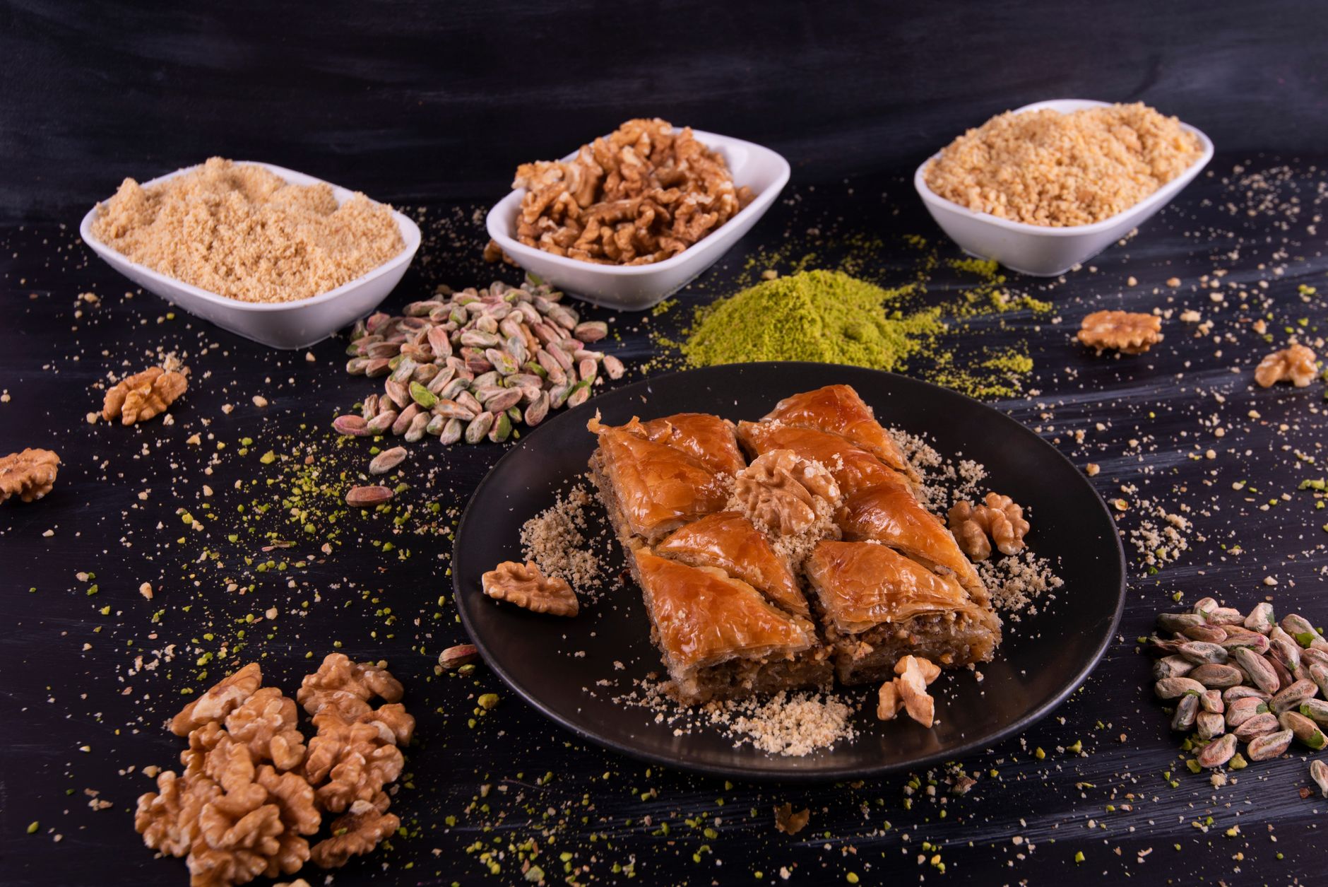 Baklava, cornes de gazelle et — dessert baklava avec miel et noix