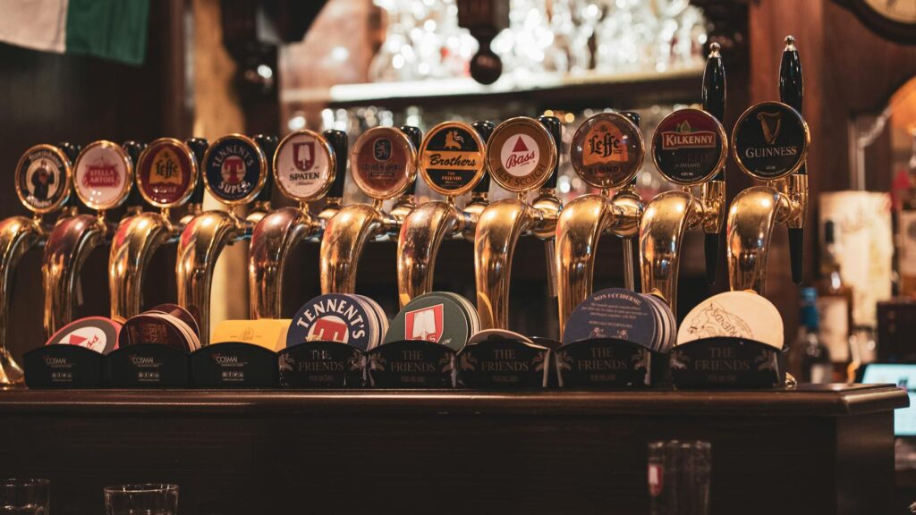 Bière Kilkenny la rousse irlandaise — verre de bière rousse Kilkenny