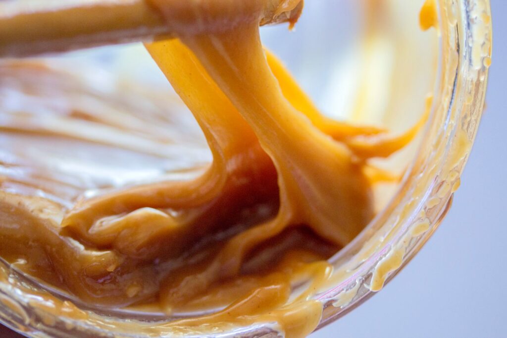 Caramel au beurre salé maison, — pot de caramel au beurre salé maison