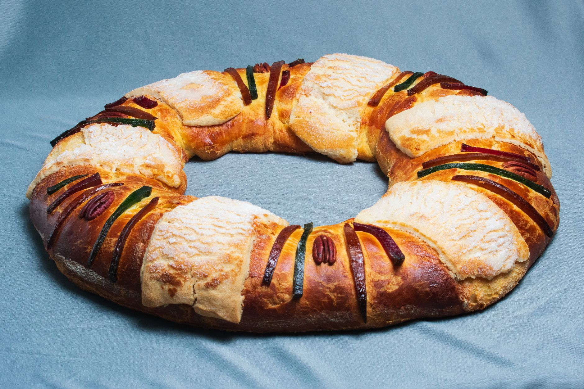 Cuisson de la galette des — galette des rois dorée au four