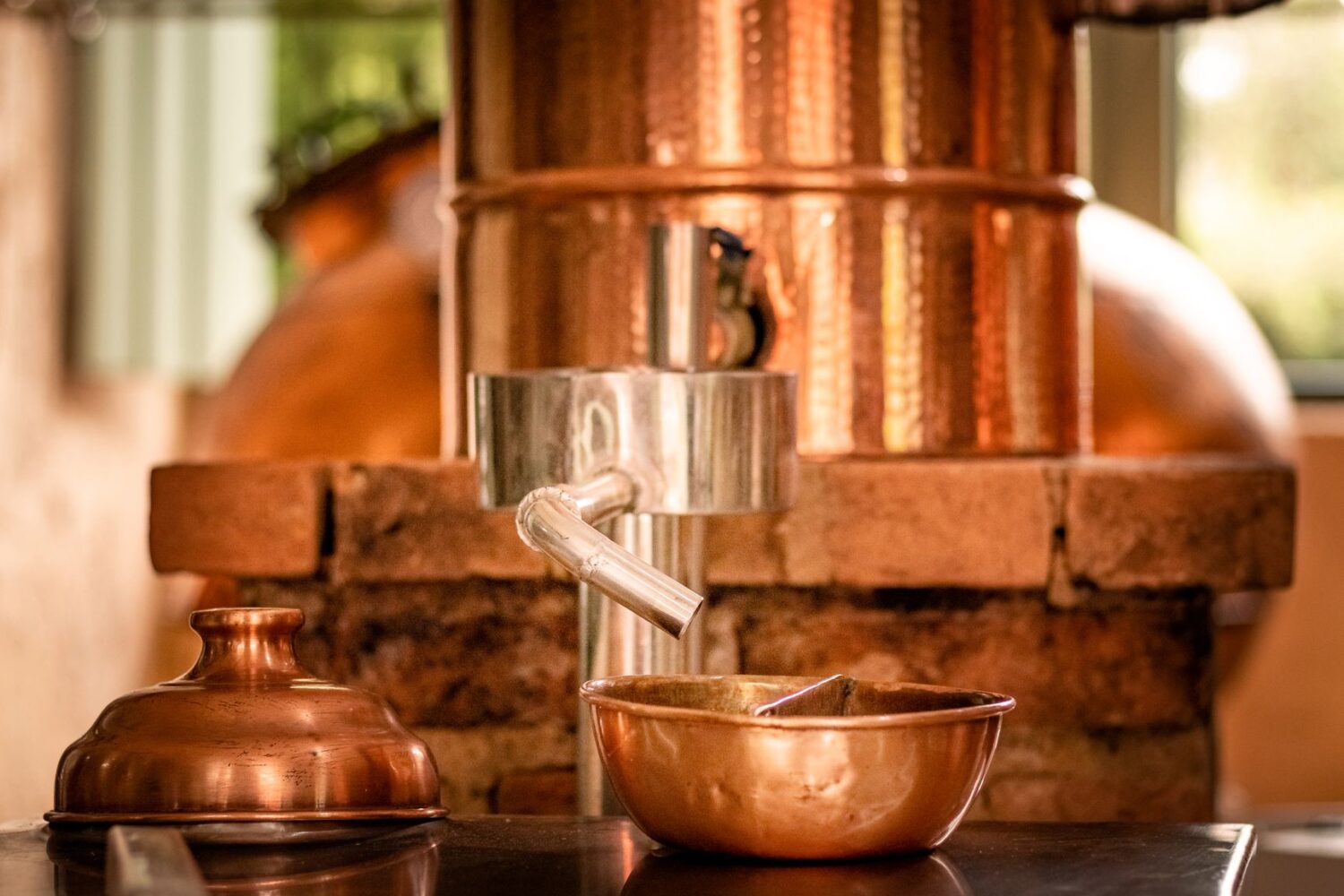 Distiller de l&rsquo;alcool à la maison : principes, alambic, températures et réglementation en France