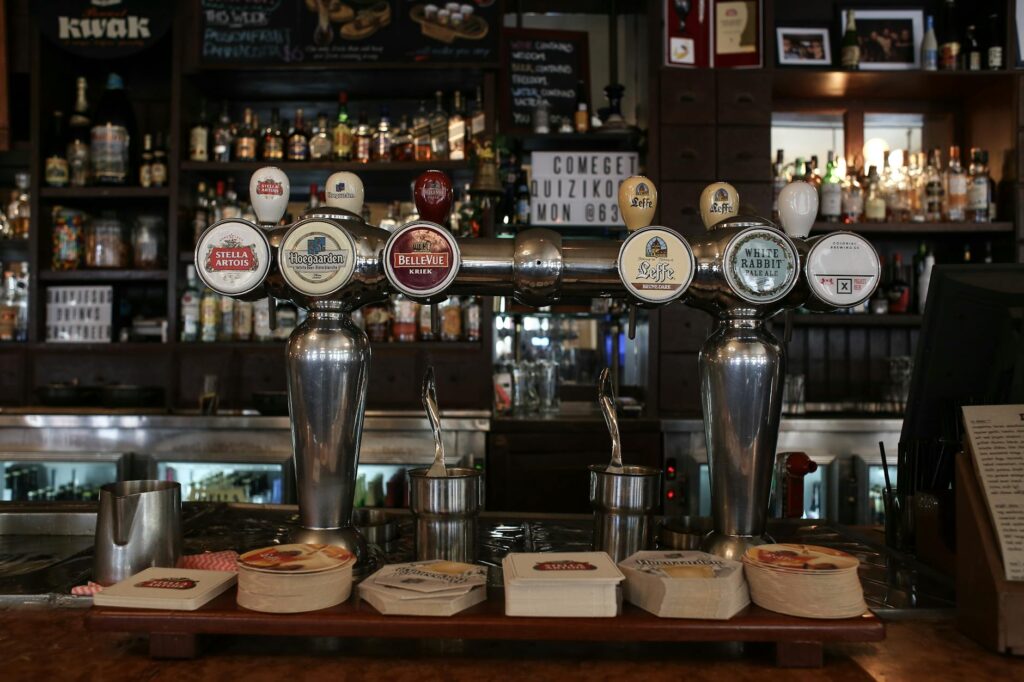 Jaqen Craft Beer la brasserie — intérieur bar de bière artisanale Bordeaux