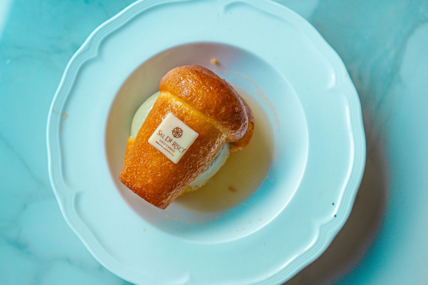 Le baba au rhum, la recette moelleuse et bien imbibée du grand classique