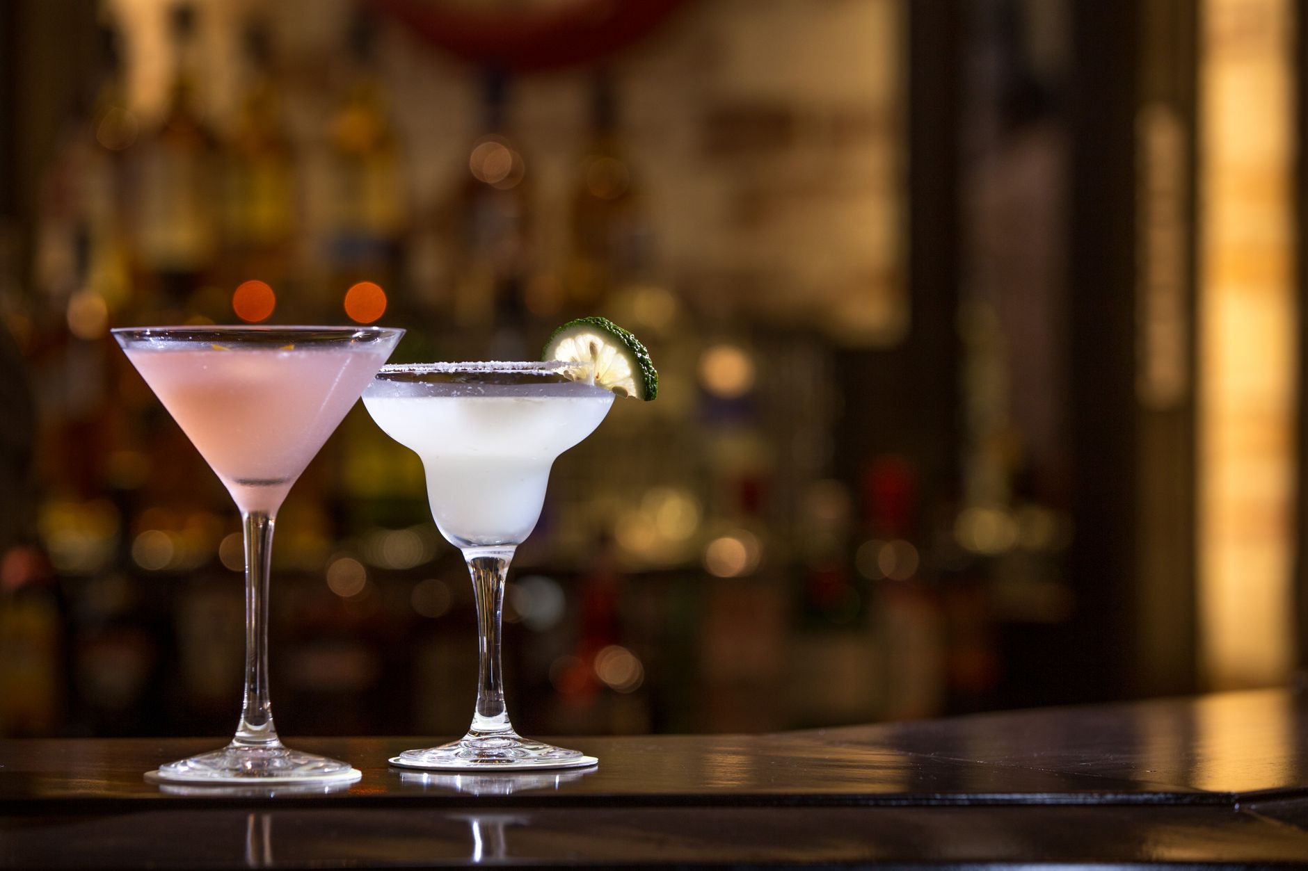 Le martini blanc côté dégustation : comprendre le style, les arômes et la bonne température de service — verre de martini blanc cocktail