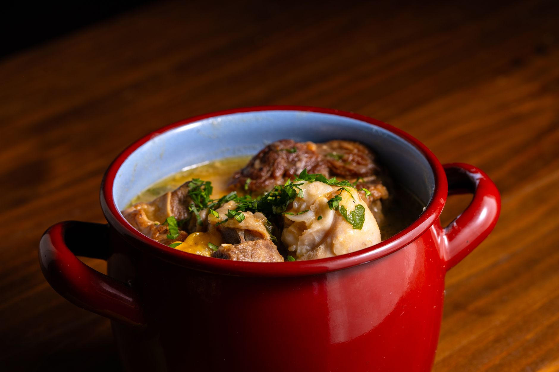 Paleron en cocotte façon bistrot : comprendre ce morceau et ce qui le rend si fondant — paleron de boeuf mijoté en cocotte