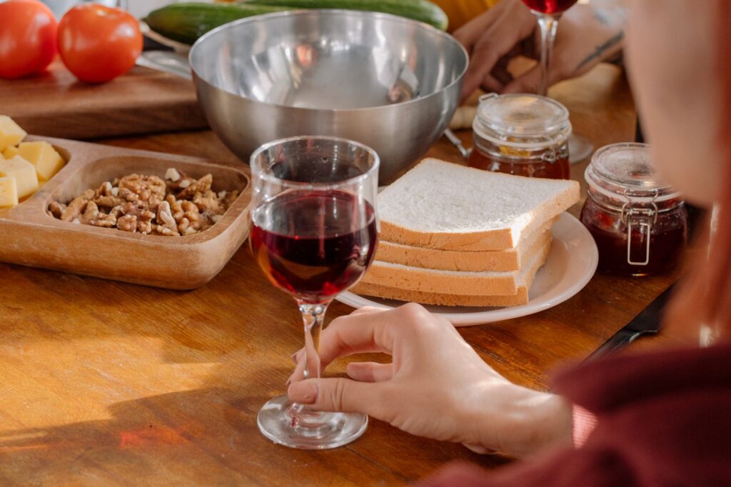 Le vin de noix maison, — bouteille de vin de noix maison