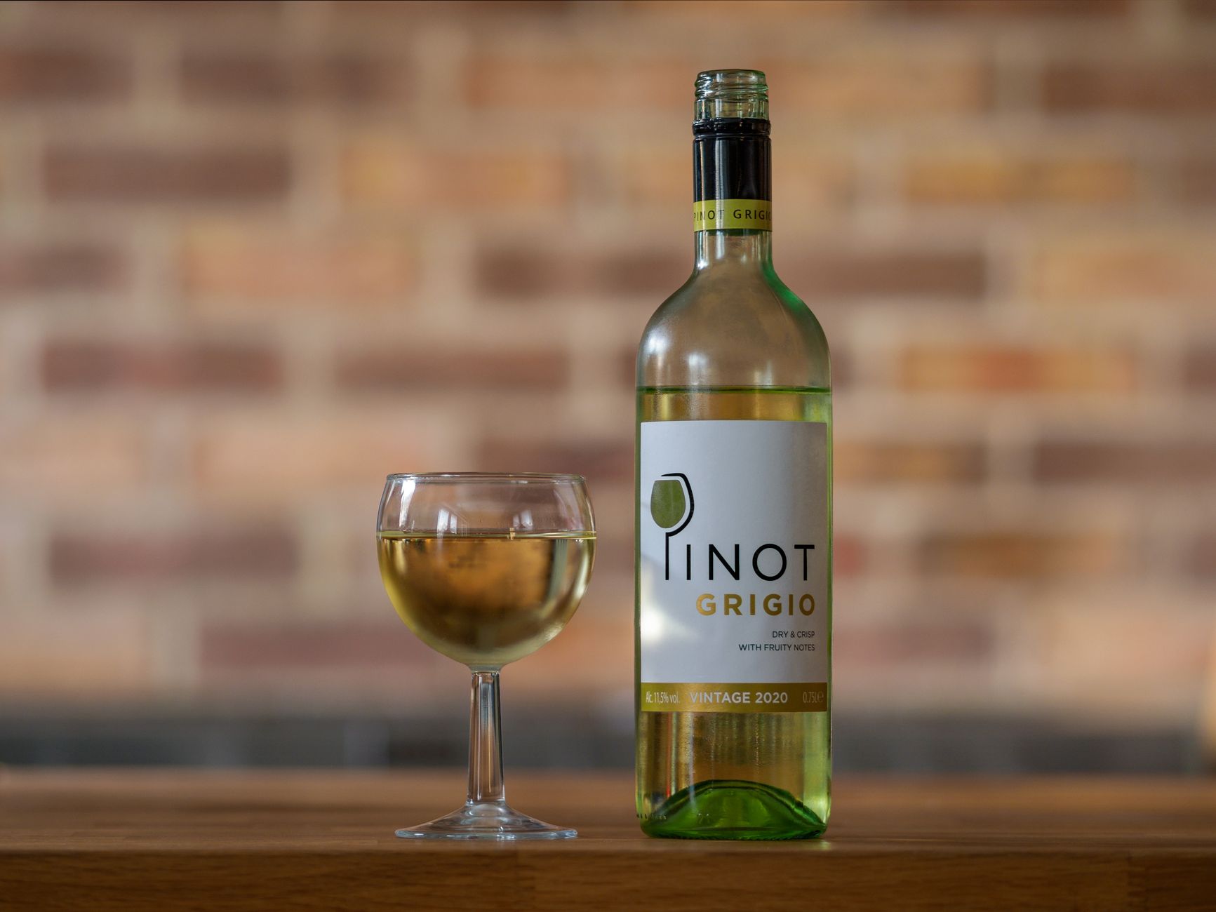 Le vin sans alcool est-il — bouteille de vin sans alcool verre