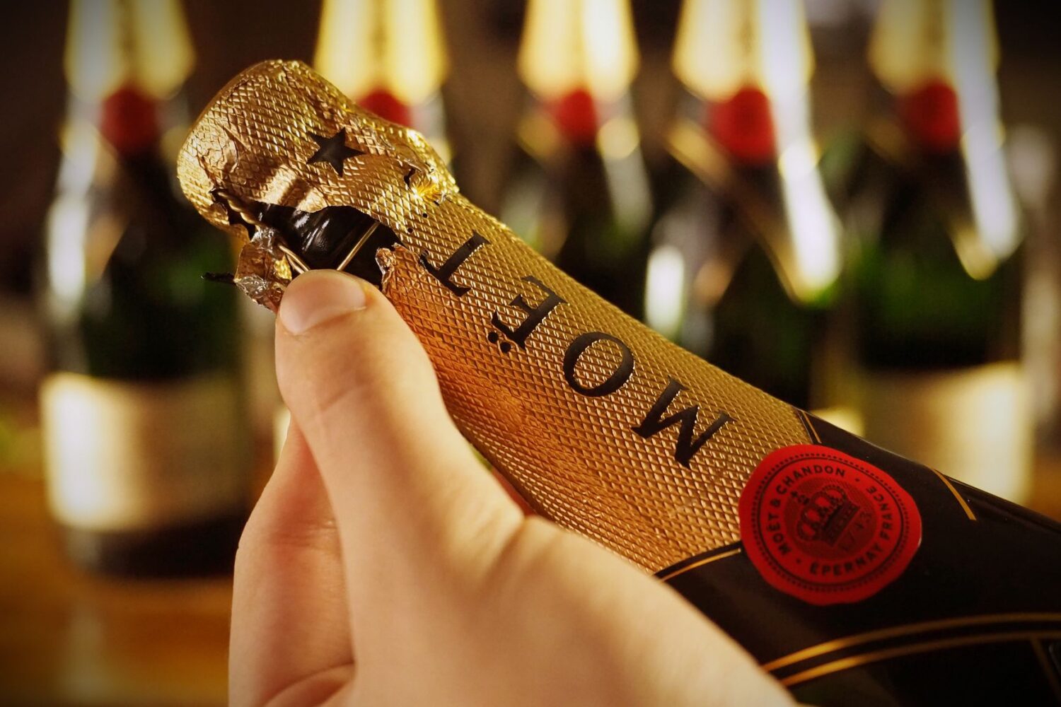 Les nouvelles capsules de champagne génériques à connaître pour collectionner