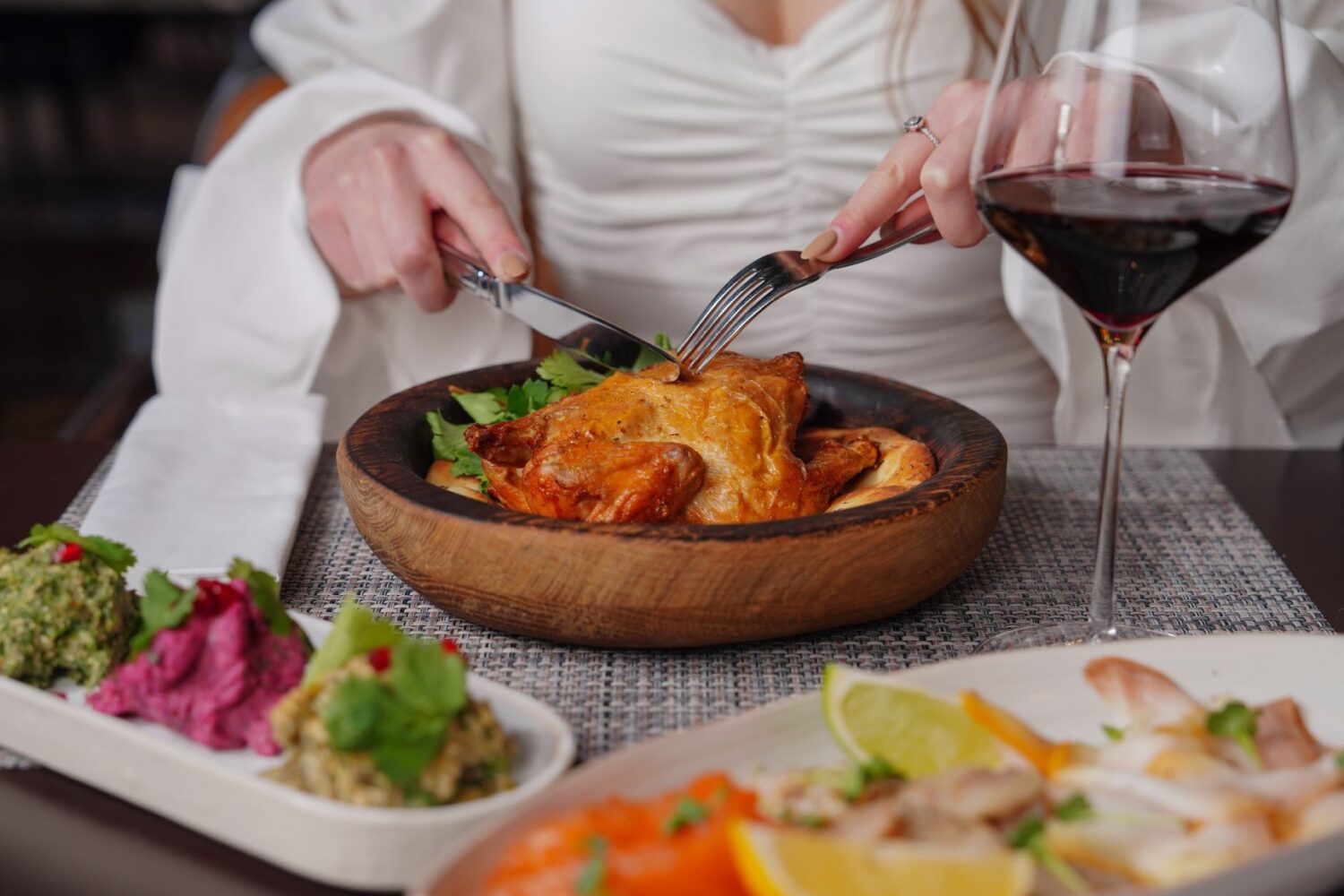 Poulet au vin jaune, morilles et cancoillotte, la recette des Carnets de Julie