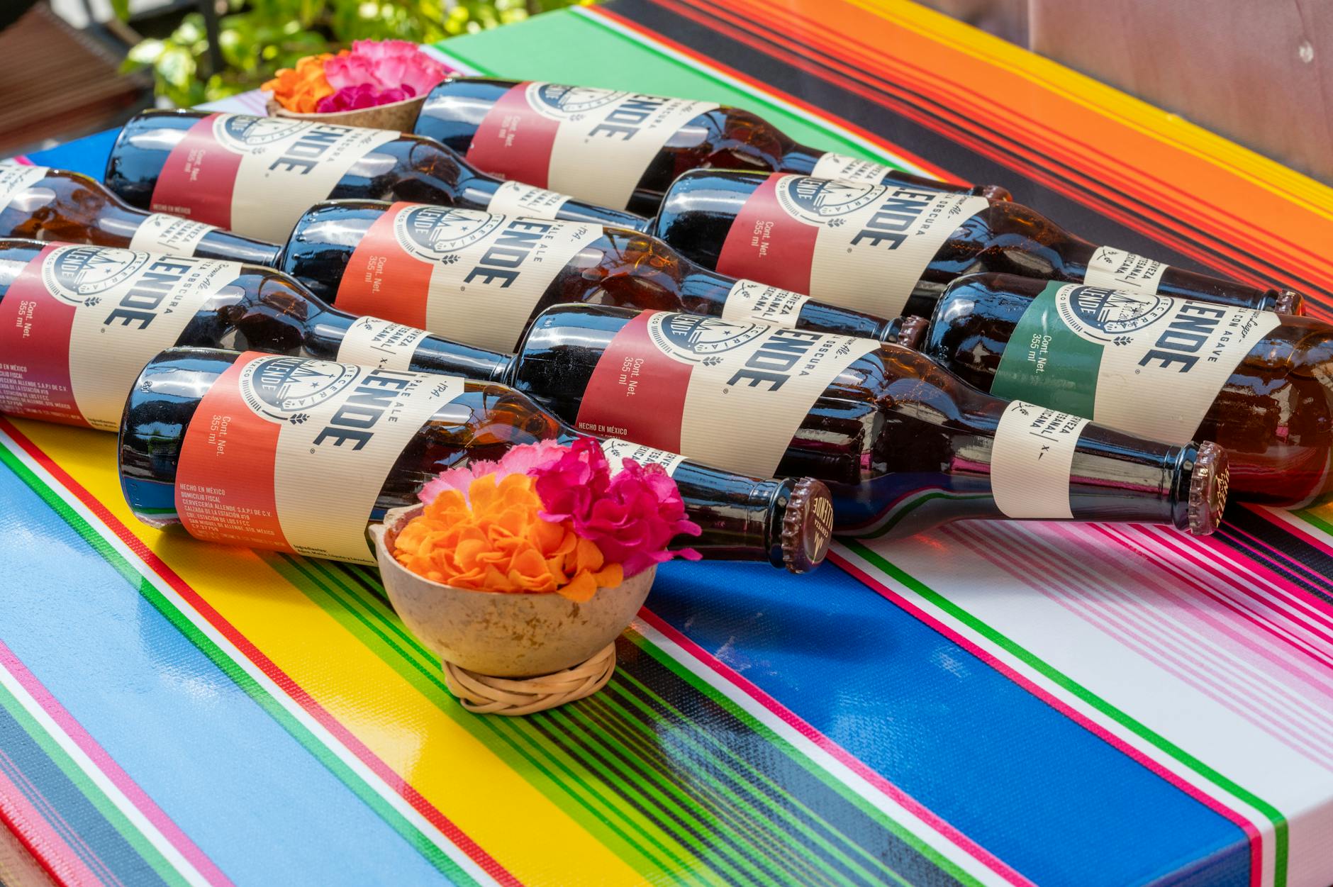 Premix bière : définition, cadre légal et évolution du phénomène — bouteilles colorées de premix bière
