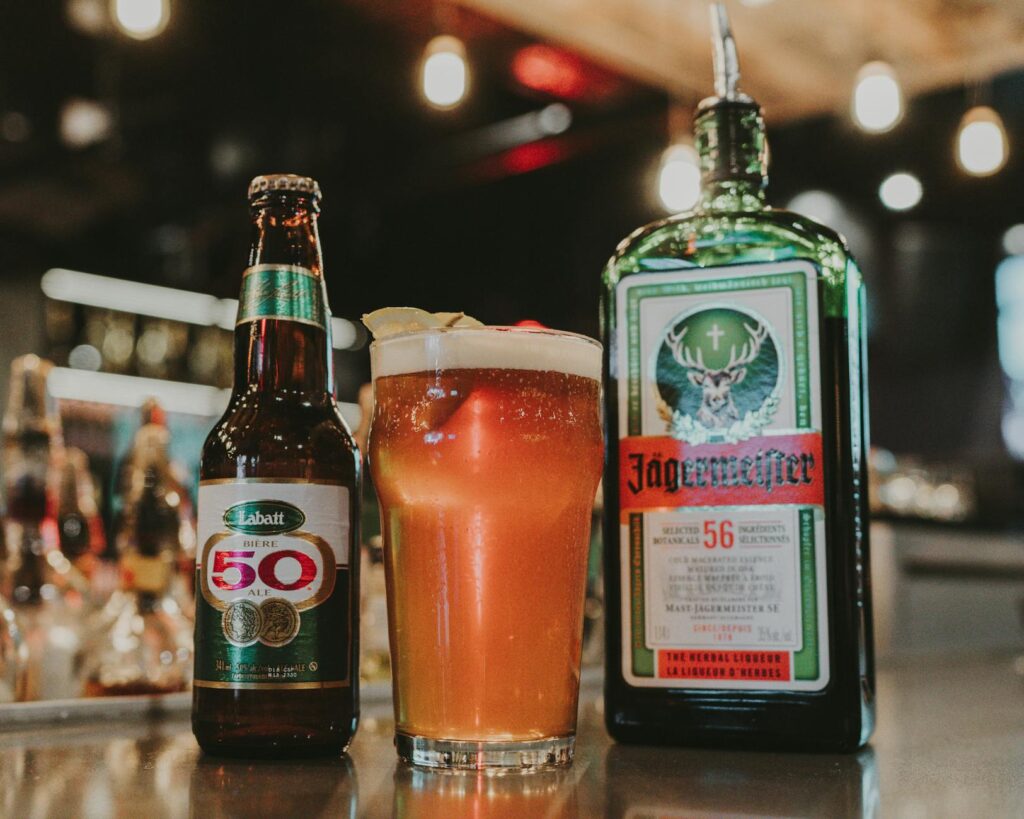 Premix bière qu'est-ce que c'est — bouteilles colorées de premix bière