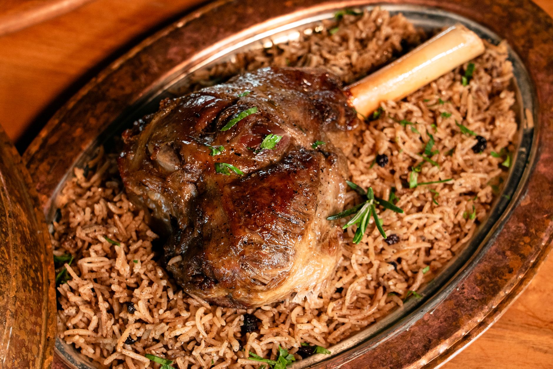 Réussir un gigot d'agneau de — gigot d'agneau rôti lentement aux herbes