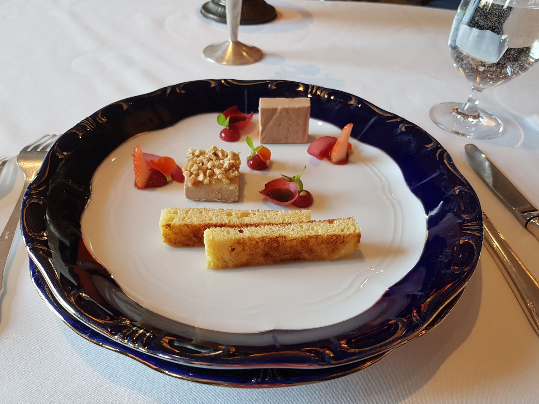 Valette, une maison familiale emblématique du foie gras et du Périgord — présentation de plat de foie gras
