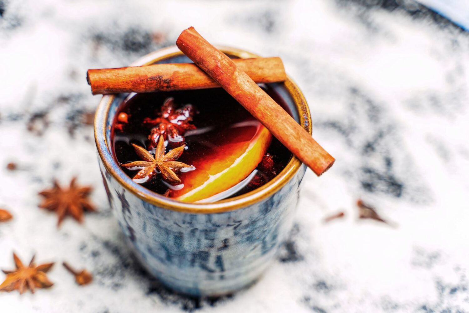 Vin chaud et alcool : l&rsquo;alcool s&rsquo;évapore-t-il vraiment à la cuisson ?